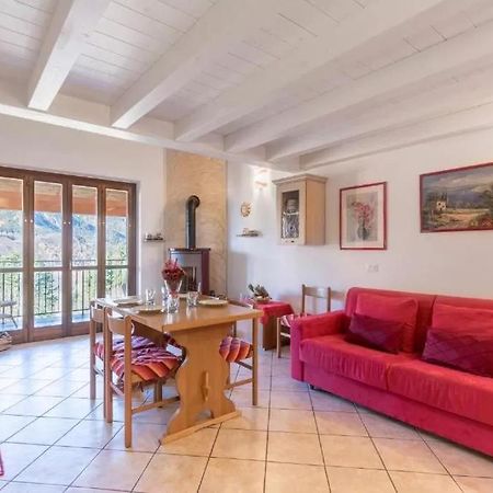 Casa Vacanze Rosalba Ferrara di Monte Baldo エクステリア 写真