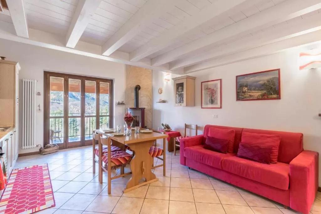Casa Vacanze Rosalba Ferrara di Monte Baldo エクステリア 写真
