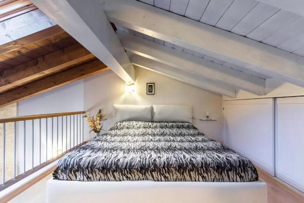 Casa Vacanze Rosalba Ferrara di Monte Baldo エクステリア 写真