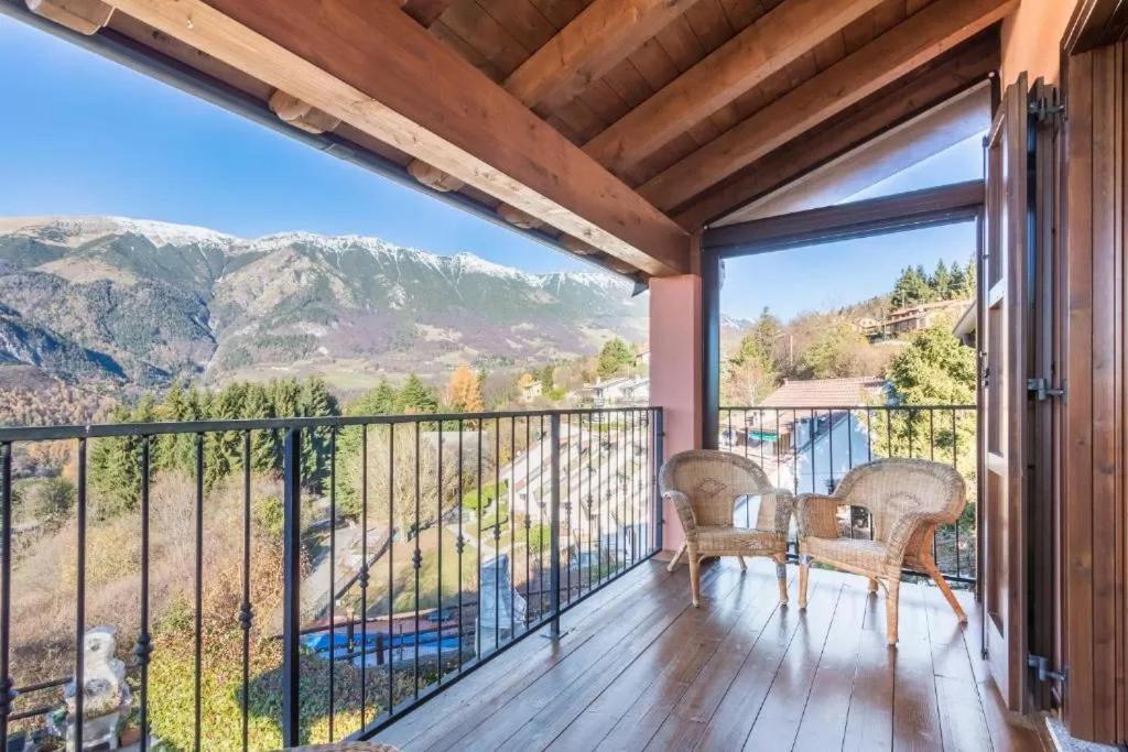 Casa Vacanze Rosalba Ferrara di Monte Baldo エクステリア 写真