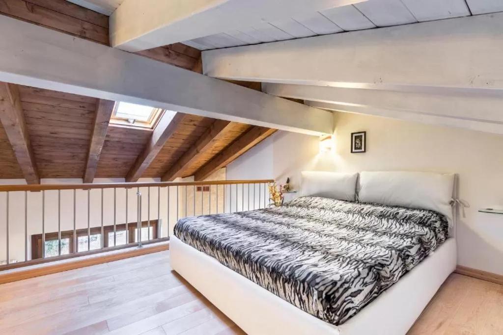 Casa Vacanze Rosalba Ferrara di Monte Baldo エクステリア 写真