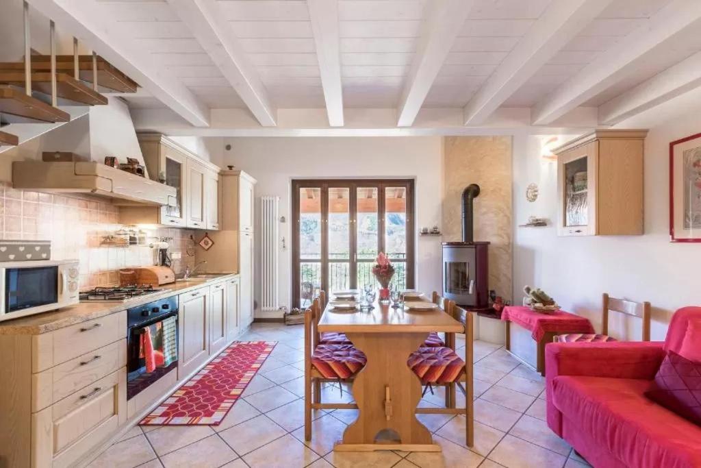 Casa Vacanze Rosalba Ferrara di Monte Baldo エクステリア 写真