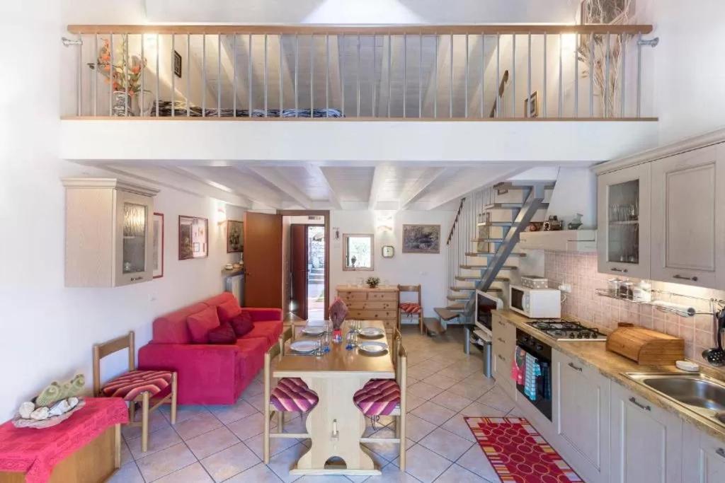 Casa Vacanze Rosalba Ferrara di Monte Baldo エクステリア 写真