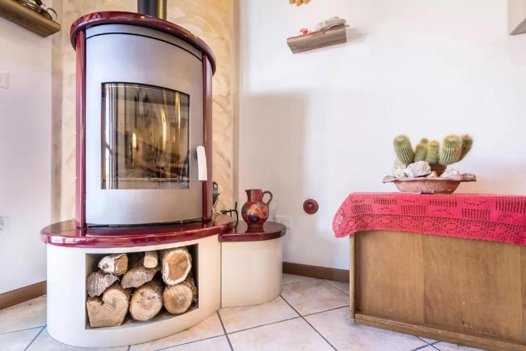 Casa Vacanze Rosalba Ferrara di Monte Baldo エクステリア 写真