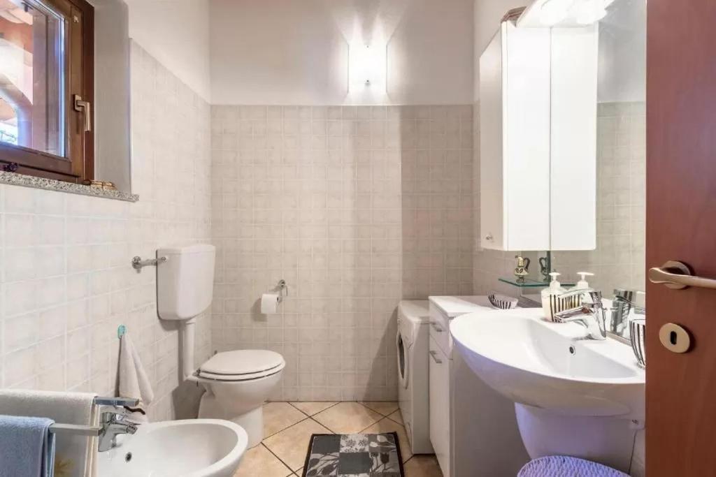 Casa Vacanze Rosalba Ferrara di Monte Baldo エクステリア 写真
