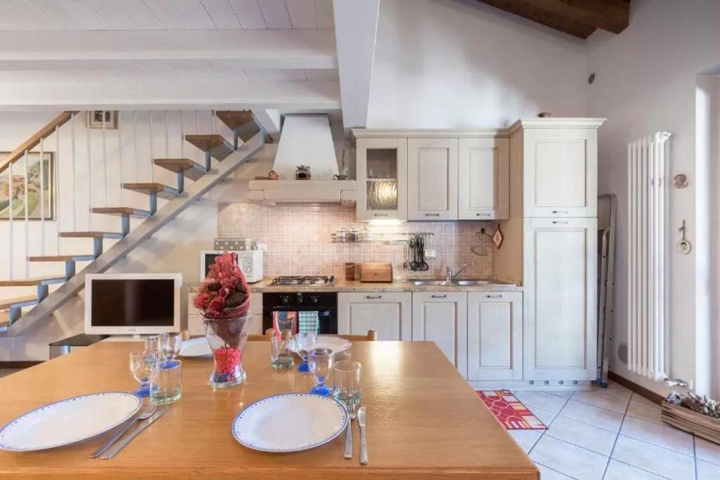 Casa Vacanze Rosalba Ferrara di Monte Baldo エクステリア 写真